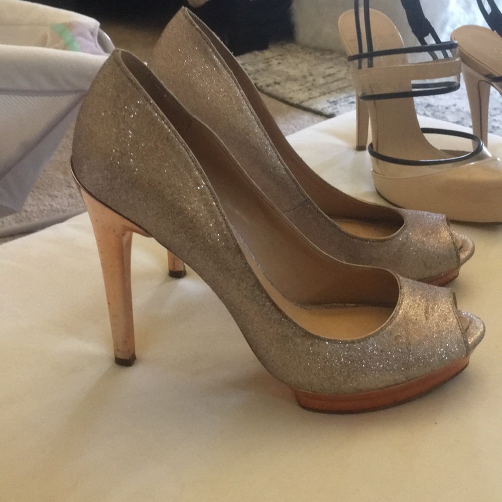 Bcbg peep toe pump